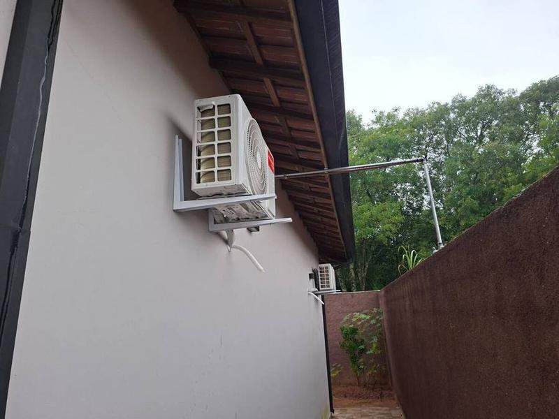 Condensadoras de ar-condicionado instaladas na fachada