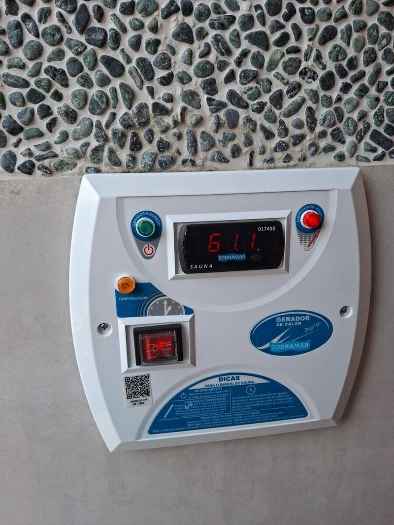Painel de controle de sauna instalado