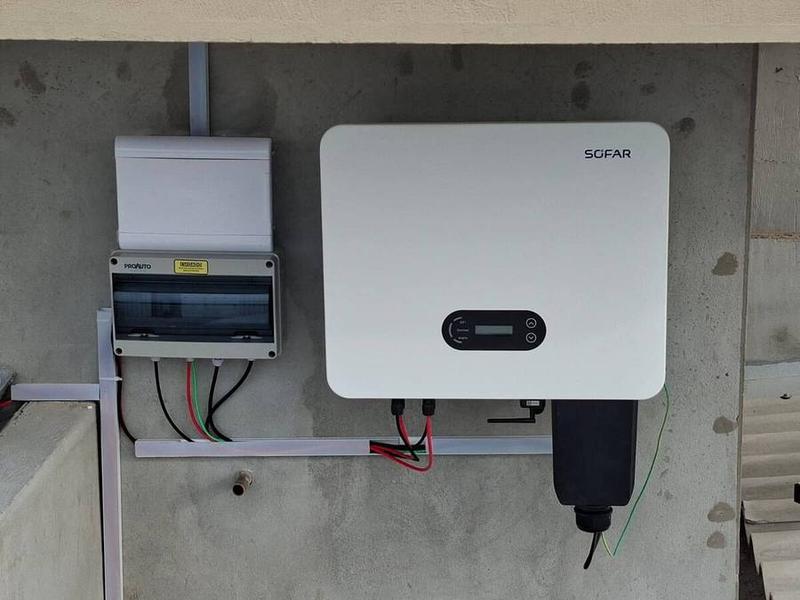Inversor de energia solar instalado